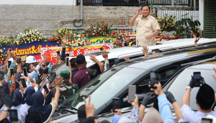 prabowo makan bakso di kedai milik dudung abdurachman disambut riuh warga cimahi pikirpedianews